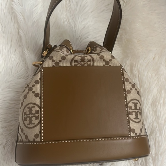 Tory Burch T monogram bucket bag - Picture 10 of 12